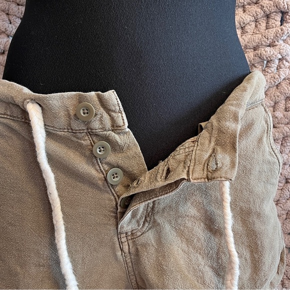 Harlow Sage Green Color Linen Cotton Blend Short Shorts - Size Medium - Picture 9 of 13